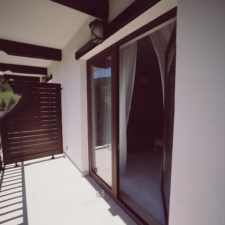 Hotel Helen Bacau Bagian luar foto