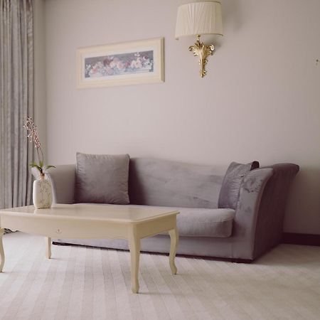 Hotel Helen Bacau Bagian luar foto