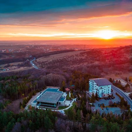 Hotel Helen Bacau Bagian luar foto