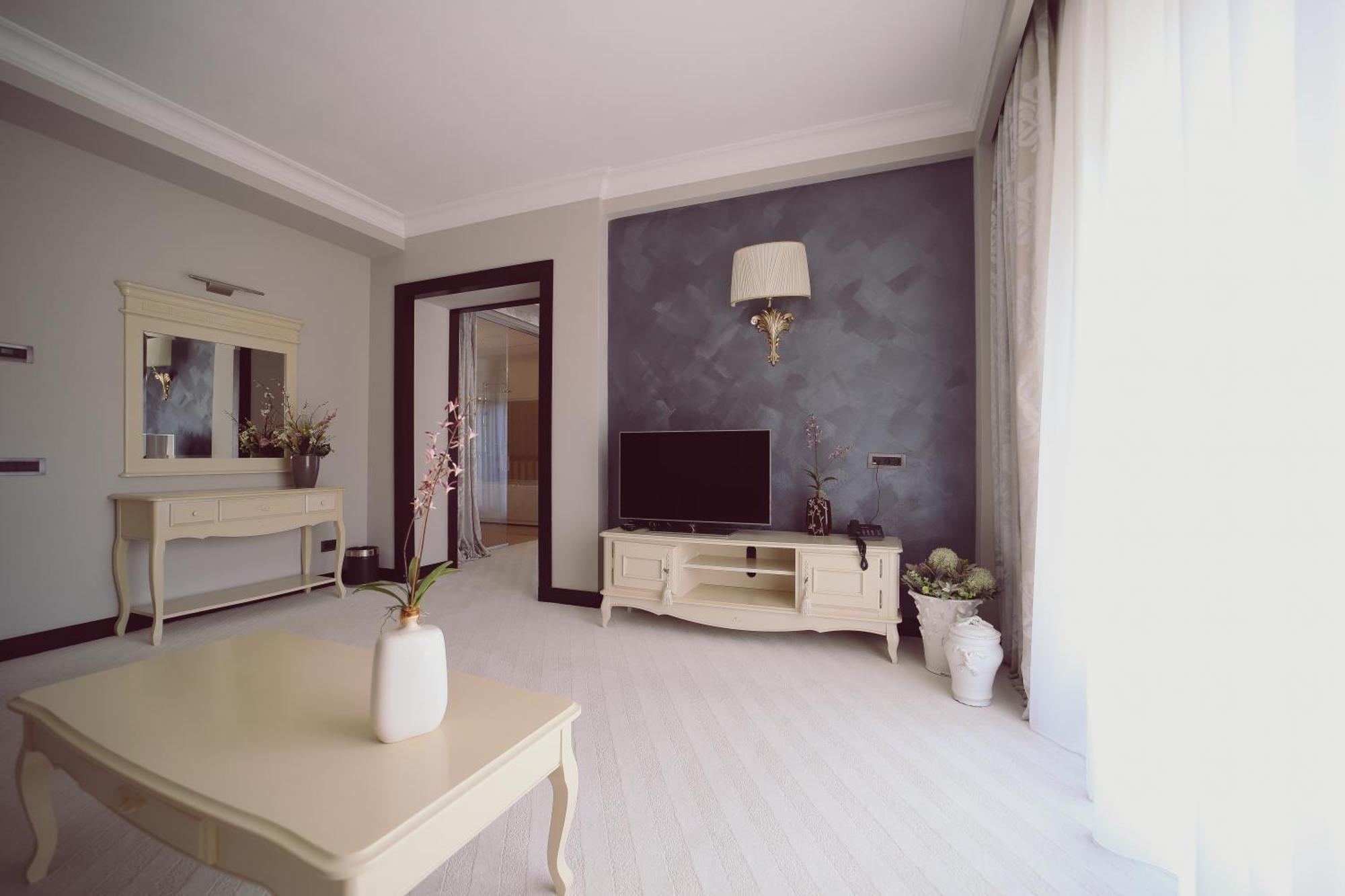 Hotel Helen Bacau Bagian luar foto
