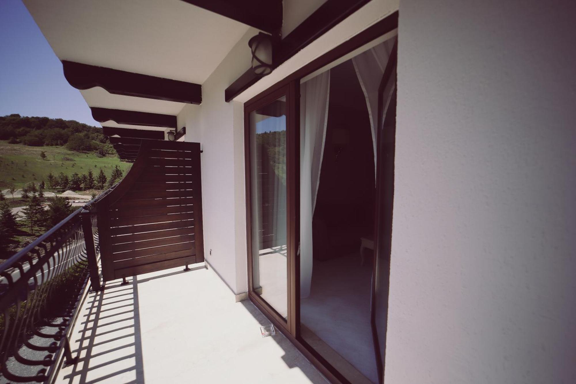 Hotel Helen Bacau Bagian luar foto